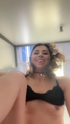 Menitis di bilik fitting!