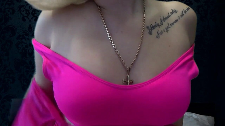 Goddess Misha Goldy: Adora mis tetas perfectas! ¡Nunca los tocarás! ¡NUNCA!