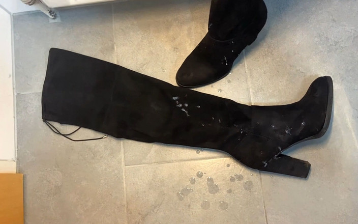 Lucas Nathan King: En train de monter sur les talons hauts de la...