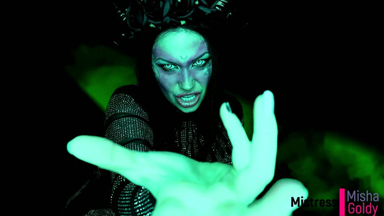 Goddess Misha Goldy: Demonische keuze: voor altijd gekweld of levend ingeslikt