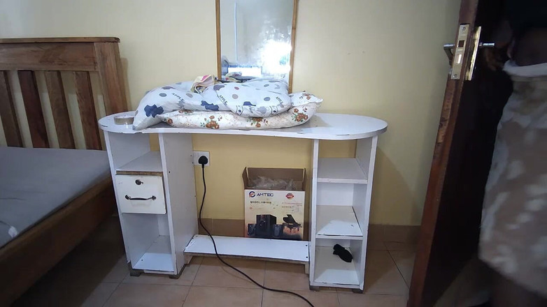 Bunnie: Kdo tam trčí jazyk v zadku macechy a líže tuto...