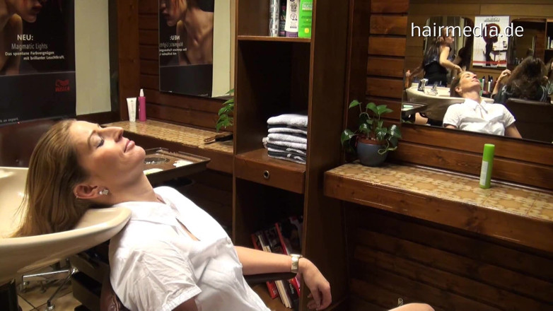 Hairsalon: MILF Nicole Salon membasuh rambut