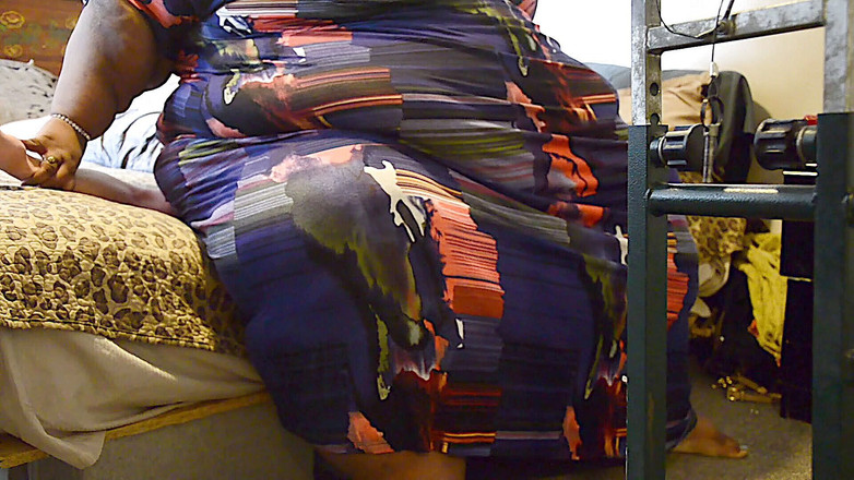 Full Weight Productions: Mz Fluff Matt'i yatağına sokuyor