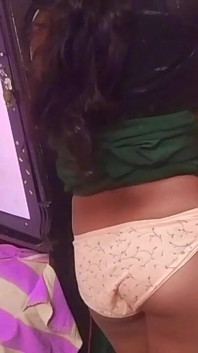 Efter att ha knullat rövad av Desi Bhabhi satte jag in min kuk i hennes fitta