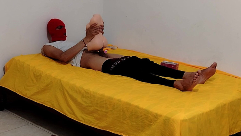 Goky: Boneca fodida por homem solteiro depois de dias sem sexo