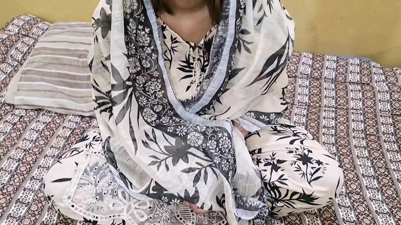 Faryal: Desi indická Chachi Batija - Hindský zvuk