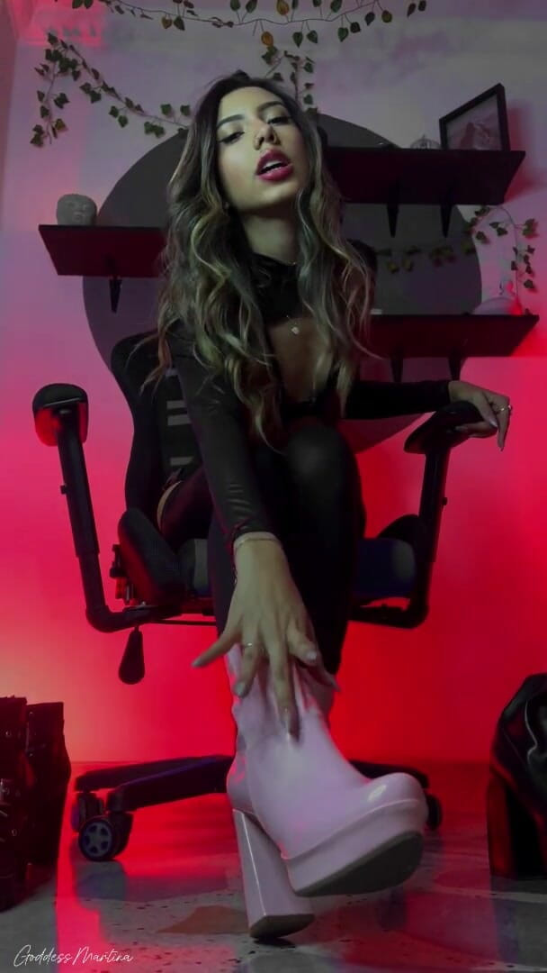 MartinaMagni: Тестування ваших навичок лизання чоботів