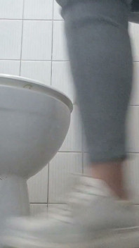 화장실 긴장 개인 정보 보호 닫힌 문 뒤에