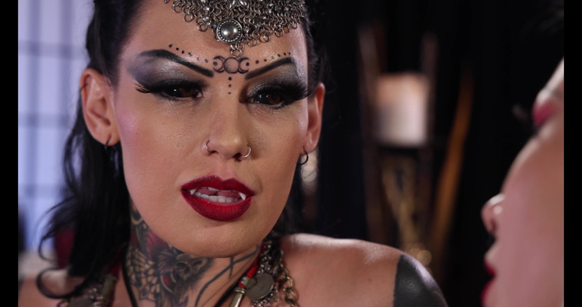 Darcy Diamond: Neon Vampire - sự khởi đầu