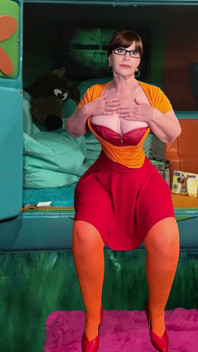 ग्रैनी Velma Dinkley: जादुई रहस्य यात्रा: वाइब्रेटर चुदाई और फोरप्ले
