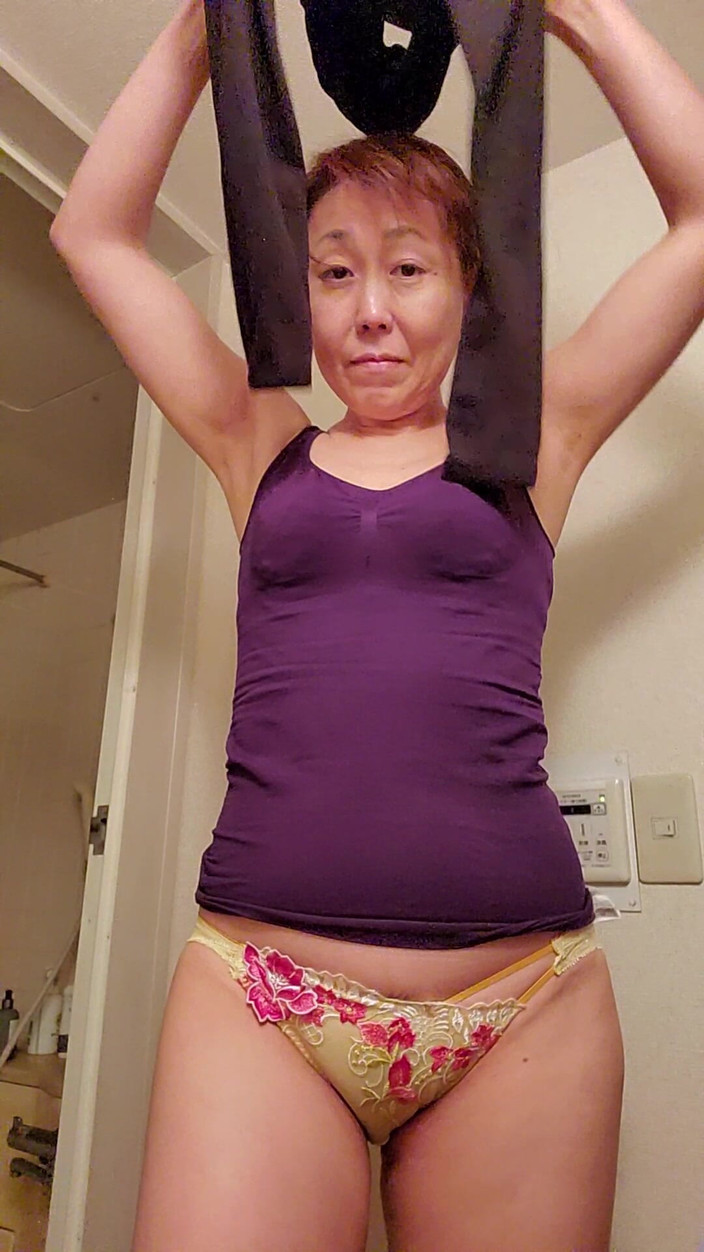 Mayumi Kanzaki: 속옷 벗고 목욕할 거야