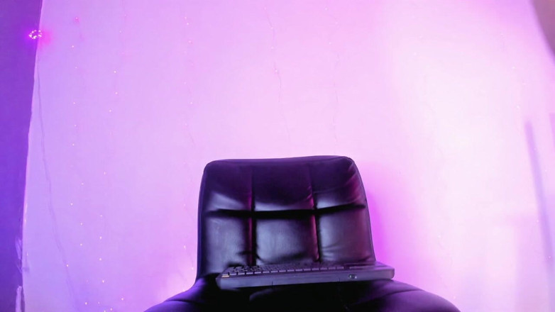 XaraBliz: Trans Alpha Chaturbate chce submisivní na kolenou