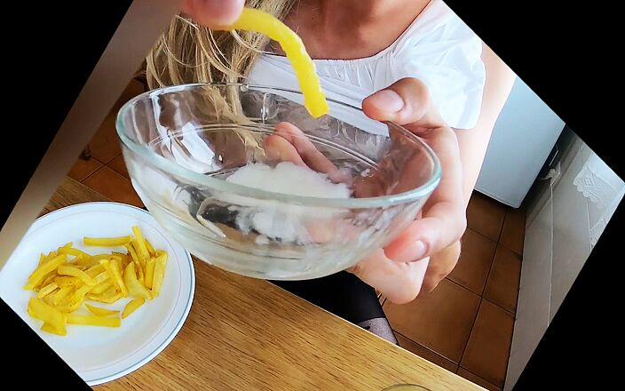 Ane Get Horny: Sborra buongustaio - patatine francesi con sperma