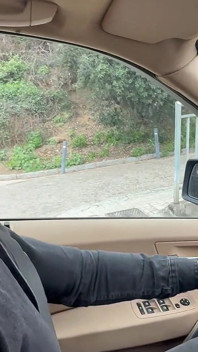 Le Chauffeur Est Invité À Un Trio D’un Couple Amoureux
