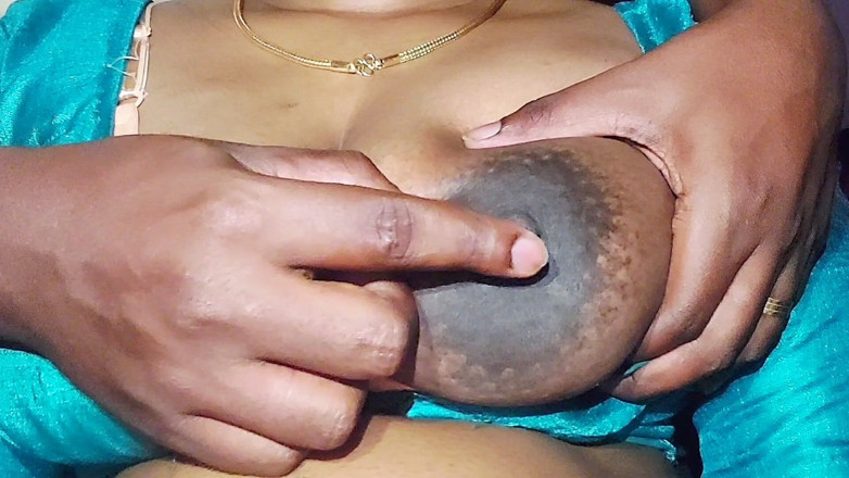 Desi Mohini: seksi hot aanti ne apne boyaphrend ko apne stanon se...