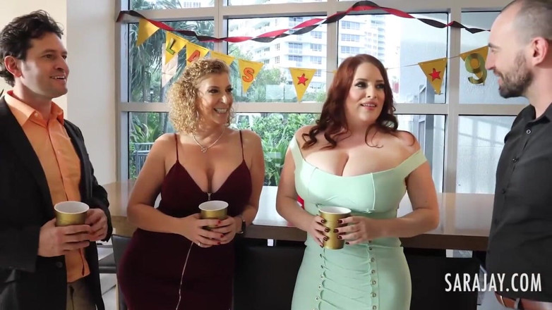Sara Jay: Sara Jay ha un stravagante quartetto con le sue amiche...