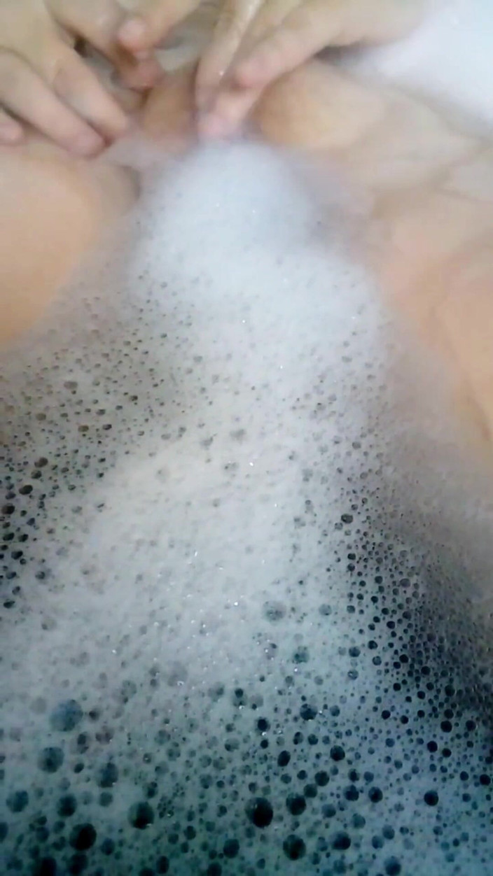 Maturecouplex: Mature Wife Bath Time, Orgasm, Fingering