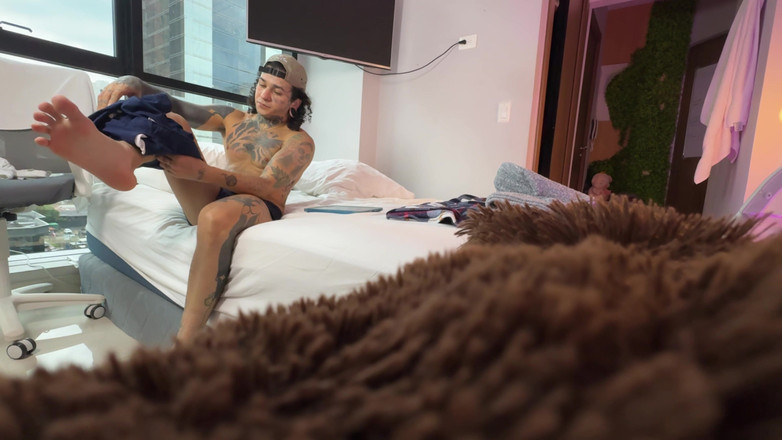 Dyavol: 小人类试图进入我的肛门