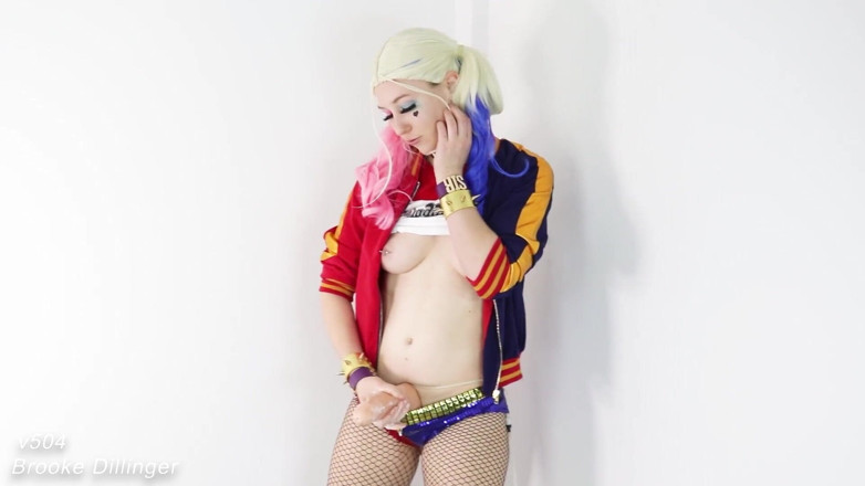 Brooke Dillinger: Futa Harley Quinn își mângâie pula