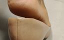 Ferreira studios: Teaser: juego de zapatos con mis higheels desnudas