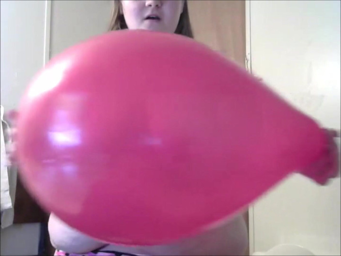 Fat Goddes: Si jalang bogel ditampar di muka oleh belon pop