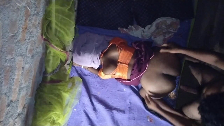 Pumi: Seks ganas sama kakak ipar india malam-malam! Video seks pasangan...