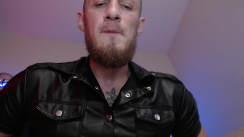 Hunky time: Leather Master, Saliva(spitting) and Biceps