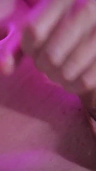 Twink caldo emmanuel kokichi si masturba il suo bel cazzo non circonciso con olio fino a quando non spara un bel carico di sperma