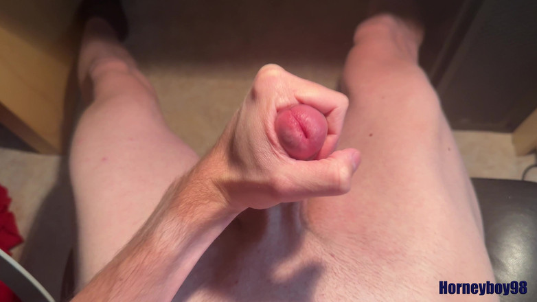 Horneyboy98: 집에서 트윙크가 자지를 만지고 사정하다