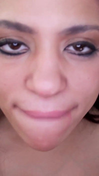 La calda mora mariah chanel fa un pompino pov ed ingoia la sborra