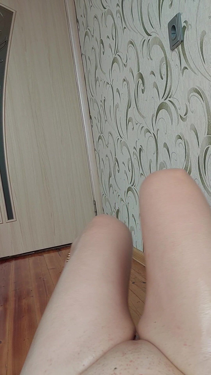 Kitty_Cross: 1 tangan-bebas minyak dalam halus kaki imut menelan air mani...