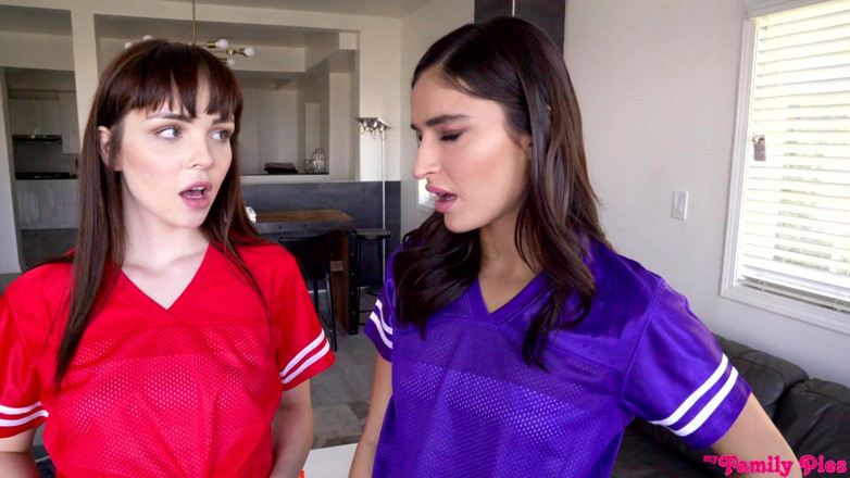 My family pies: Super domingo com minha meia-irmã e sua amiga - S12:e1