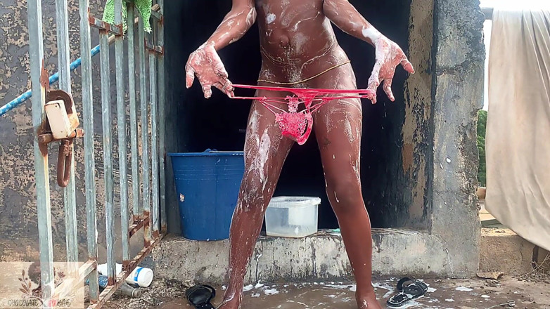 Naturelle Chocolat: Heißes dorf-stil baden, liebe, die brise bläst auf mein saftiges...