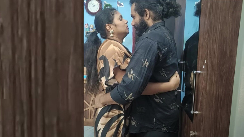 Vaigavarun45: Mallu Trivandrum Couple Hot Lip Lock Romance with Fuck