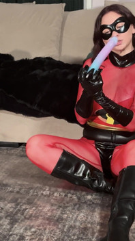 Elastigirl Squirts Multiple Times - Cosplay and Squirting