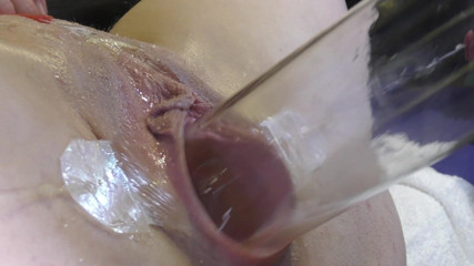 deep keely: Çok yakından dildo ve camla geniş yayılmış vaginasını sevişmek