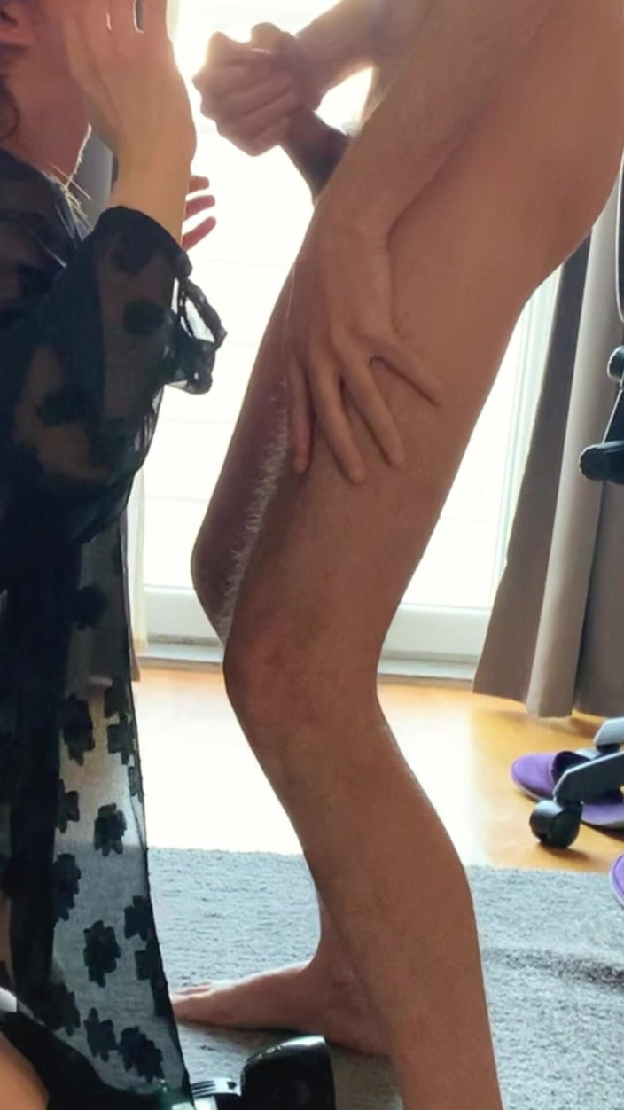 AmateurWifeXx: Taboo Stepson Fuck Stepmommy After She Caught Him Jerking