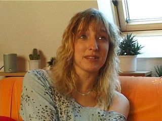 German Classic Porn videos: Angela got no experience with the porn business