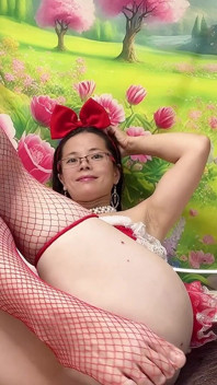 빨간 옷을 입은 하나 귀엽고 섹시해