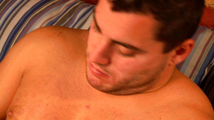 Jerking studs: Hetero vyhazovač v nočním klubu chce být pornohvězdou