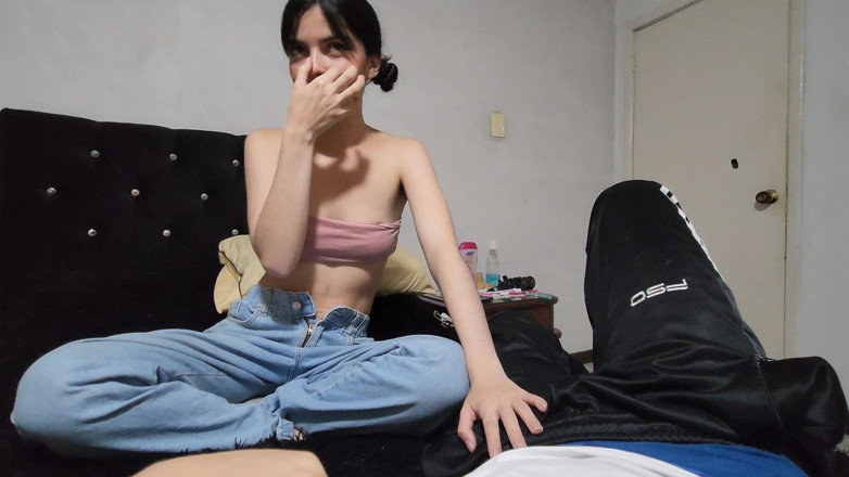 Jopy sex: Sexy nevlastní sestra svádí svého nevlastního bratra, aby ji ošukal.