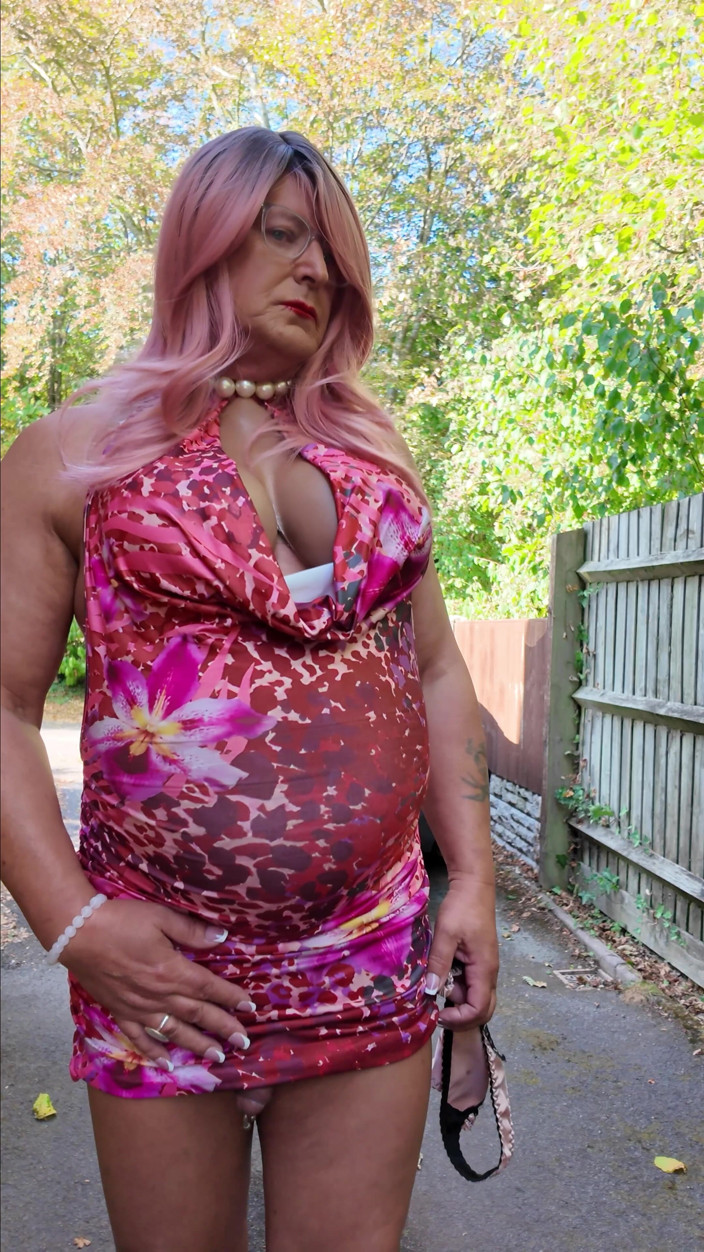 Kellycd2022: Sexy Crossdresser Kellycd2022 in My Summer Dress and Heels