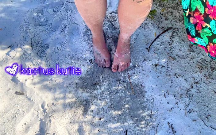 Kactus kutie: Ngintip kencing di pantai
