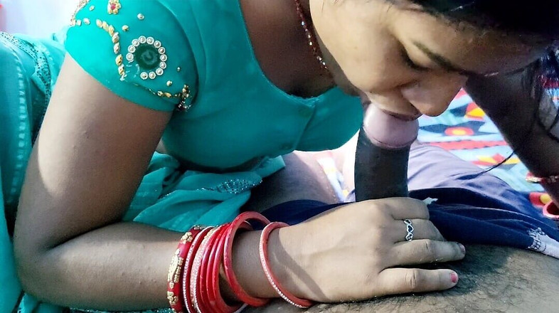 Hindisexvideo: 남친의 힌디어 오디오를 빨아먹는 인도 바비