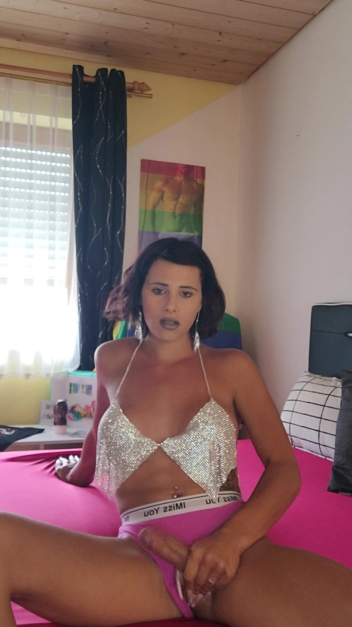 GianinaTS: Tranny Jerk off Template! Spritz with Me!