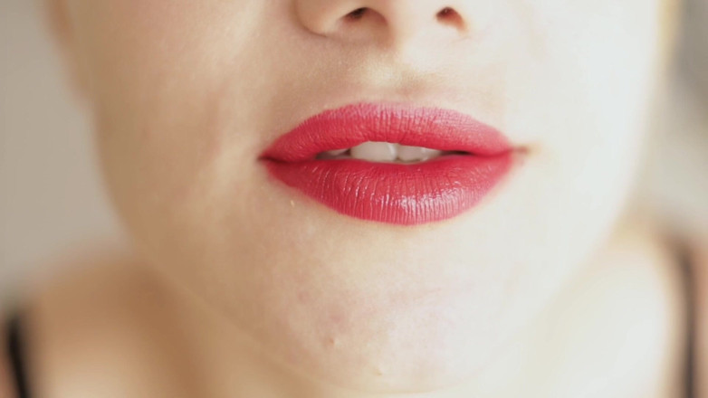 Mrs Peachesxx: Look Into My Mouth