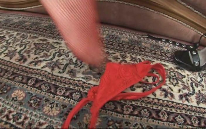 EroticPlanet XXX: Julia bị nện mạnh như một con điếm