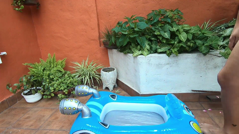 Inflatable Lovers: Inflatable car