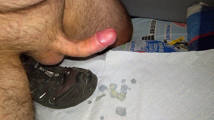 Cicci77 cum for you: Me masturbo con mi zapato fetiche