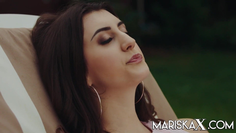 Mariska x: Fucking a teen 18+ outdoor